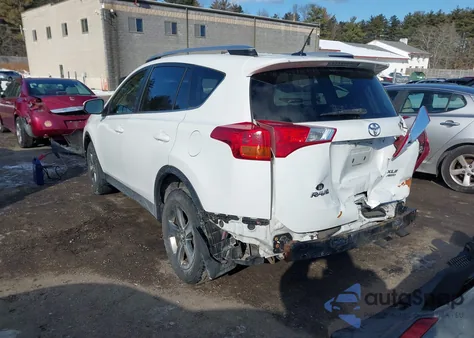 2015 Toyota Rav4 Xle z USA, uszkodzony, nr VIN JTMRFREV5FD153859